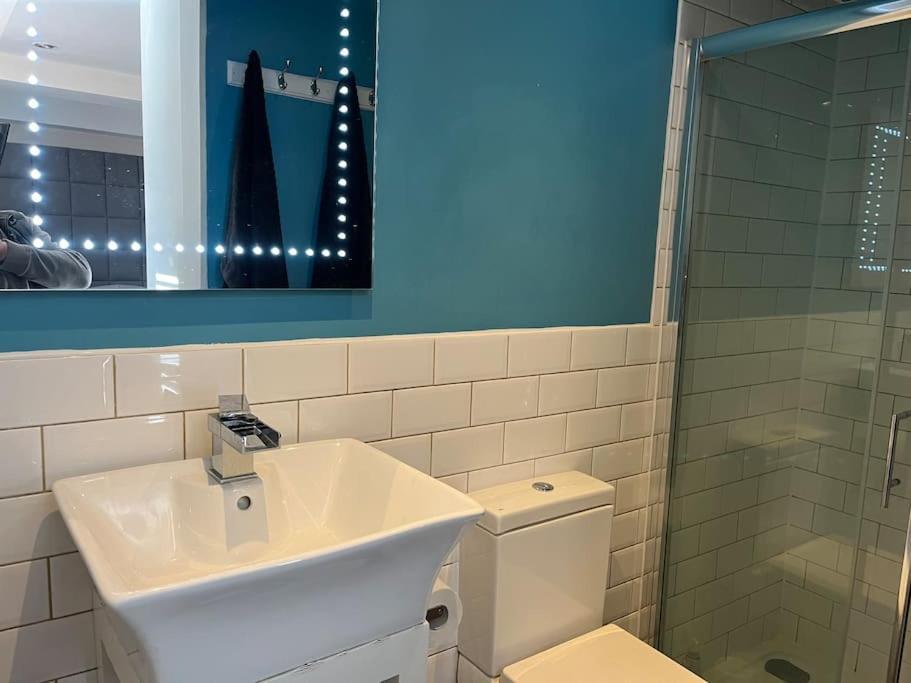 مانشستر Gorgeous 2 Bed Loft Style Apartment المظهر الخارجي الصورة