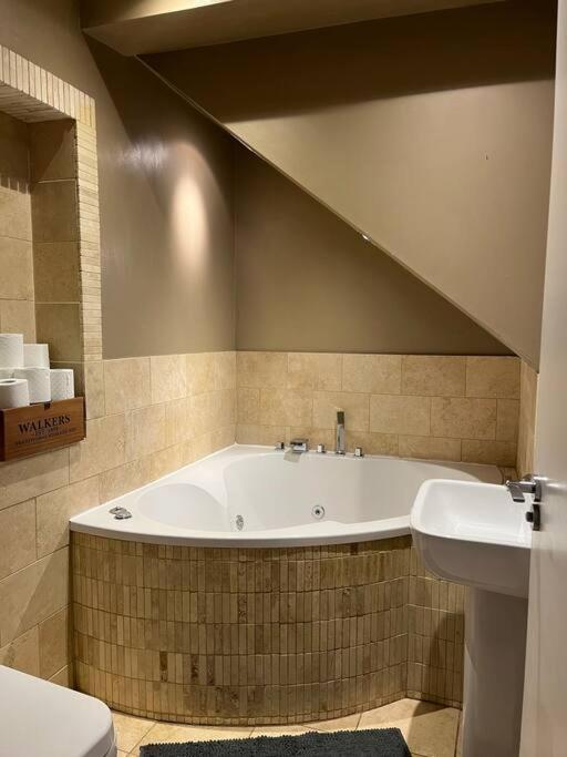 مانشستر Gorgeous 2 Bed Loft Style Apartment المظهر الخارجي الصورة